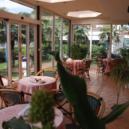 Hotel Residence Veliero Riccione Eksteriør billede