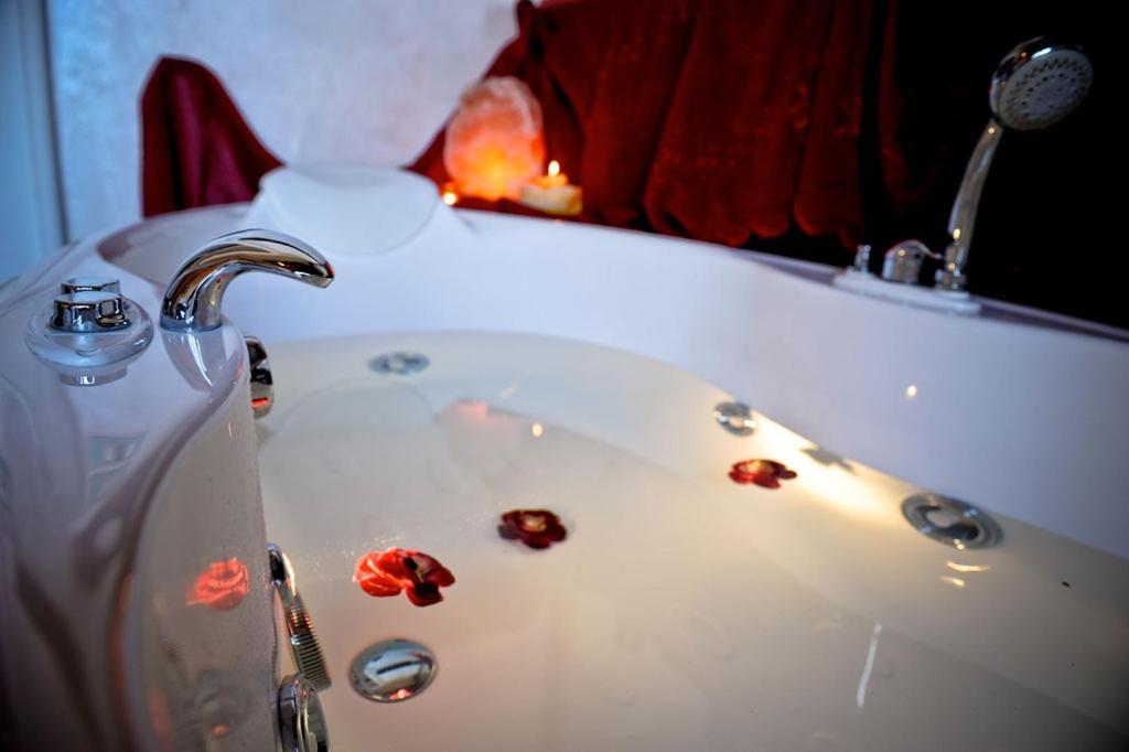 Hotel Residence Veliero Riccione Eksteriør billede