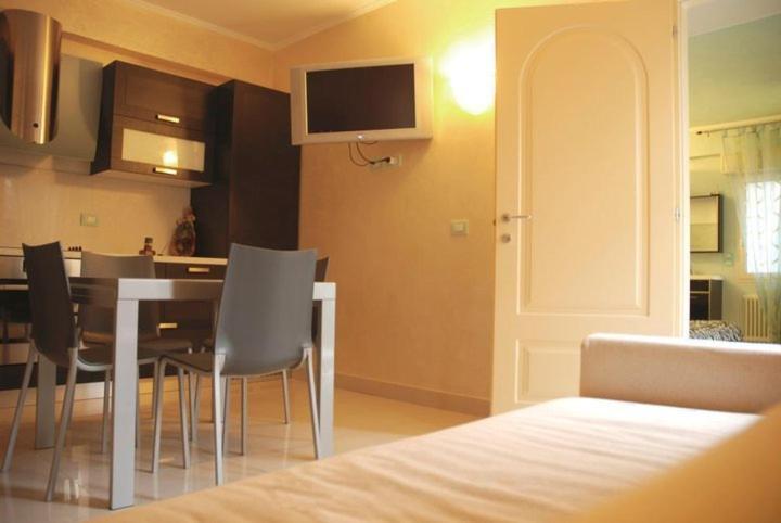 Hotel Residence Veliero Riccione Eksteriør billede