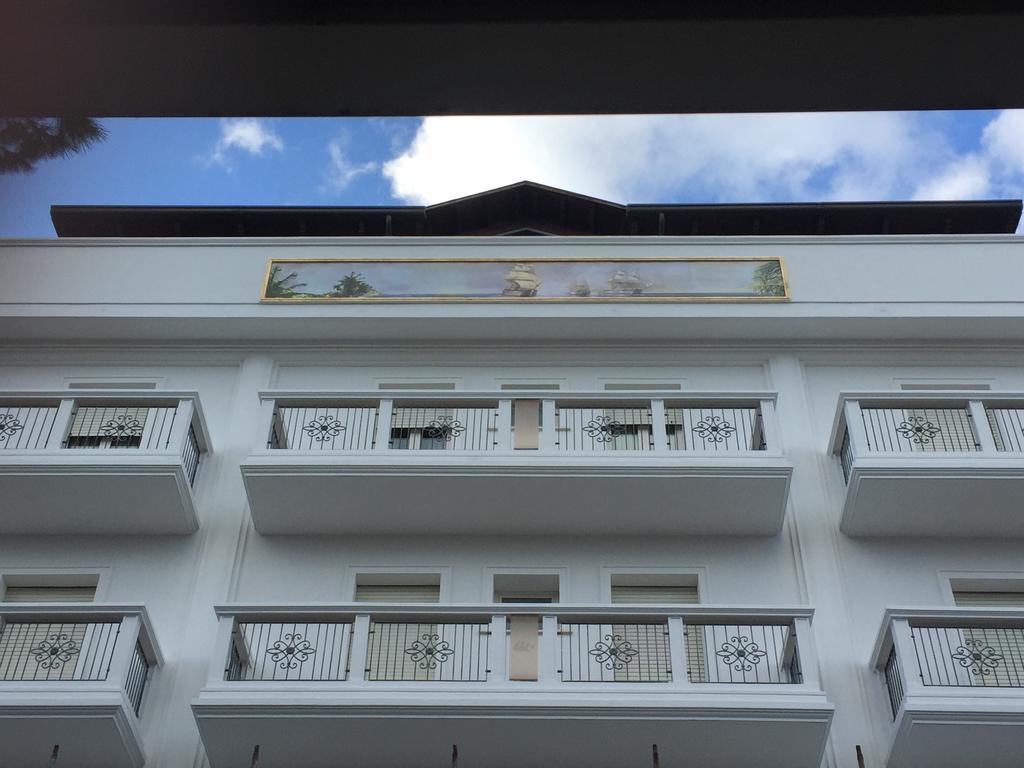Hotel Residence Veliero Riccione Eksteriør billede