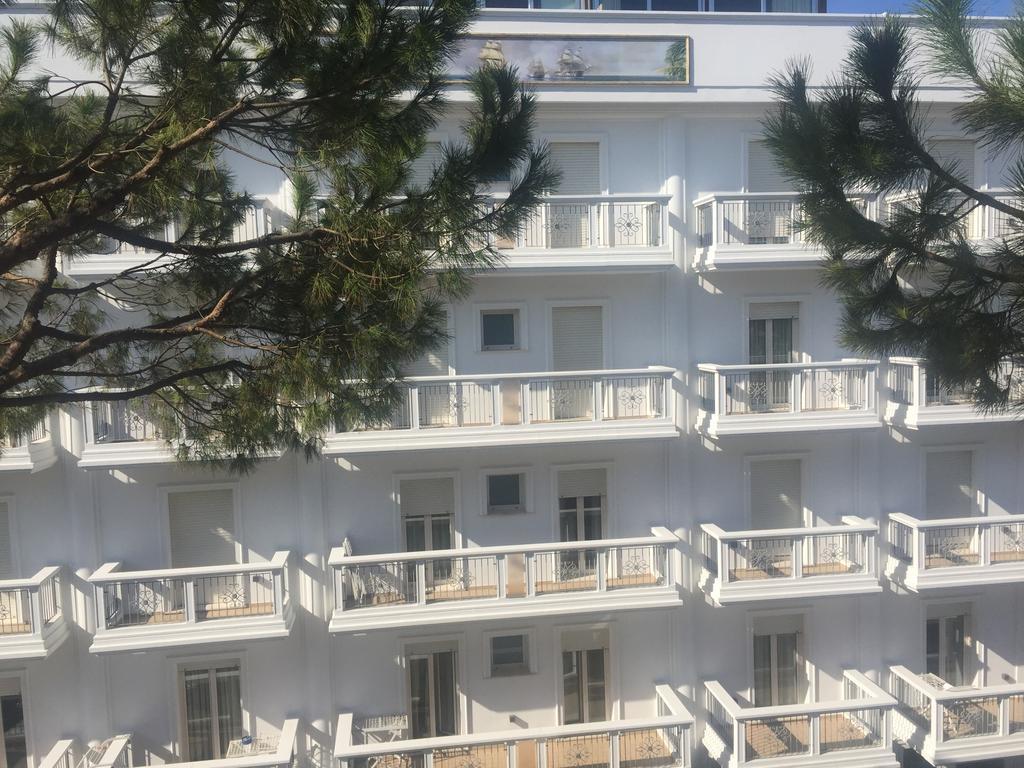 Hotel Residence Veliero Riccione Eksteriør billede