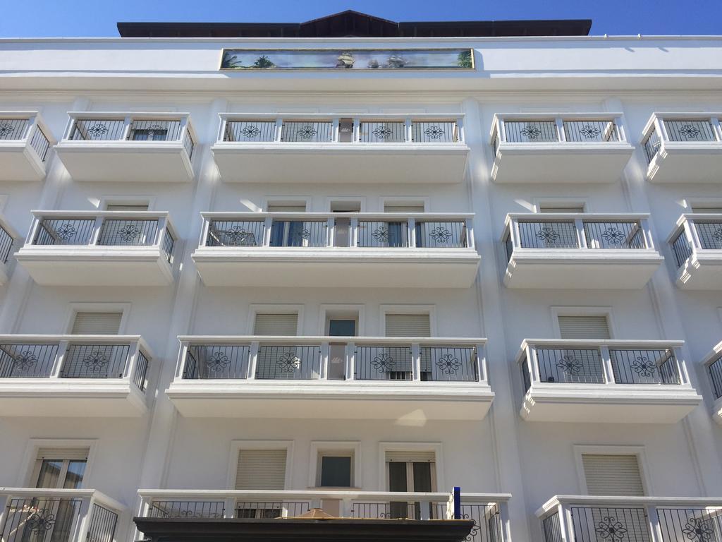 Hotel Residence Veliero Riccione Eksteriør billede