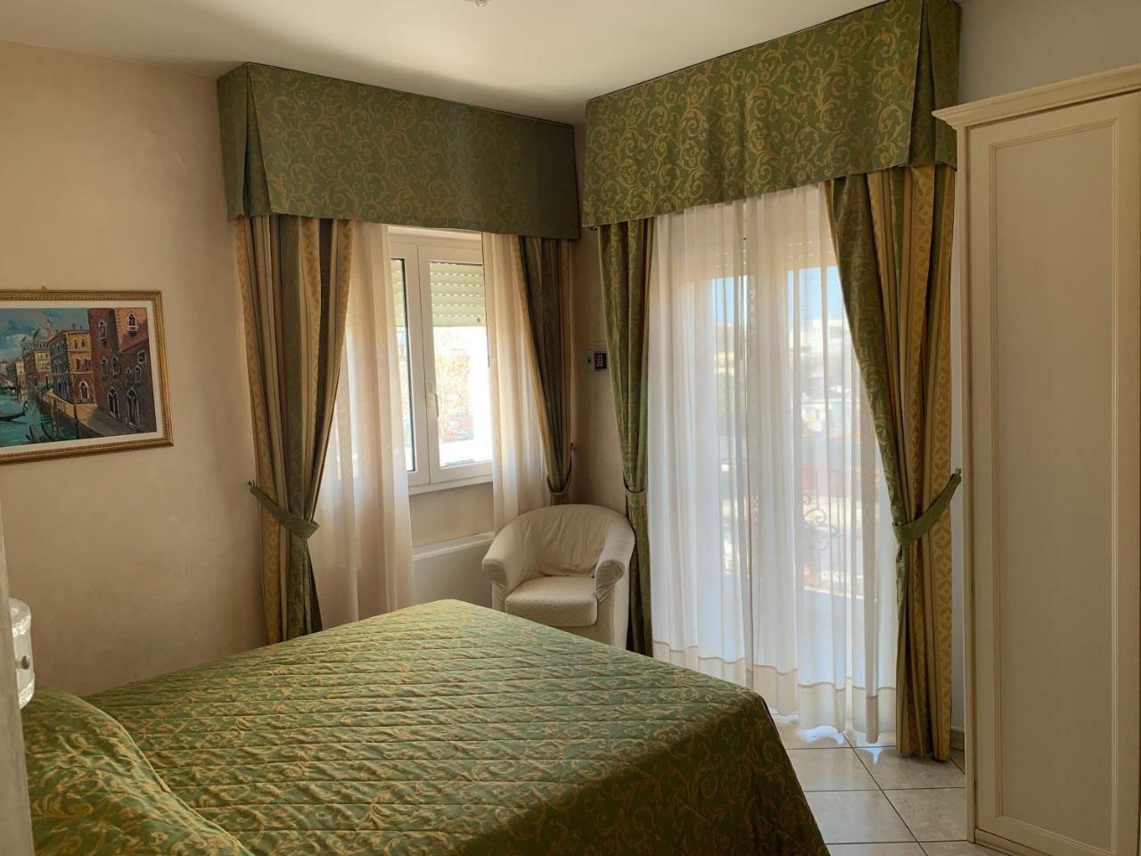 Hotel Residence Veliero Riccione Eksteriør billede